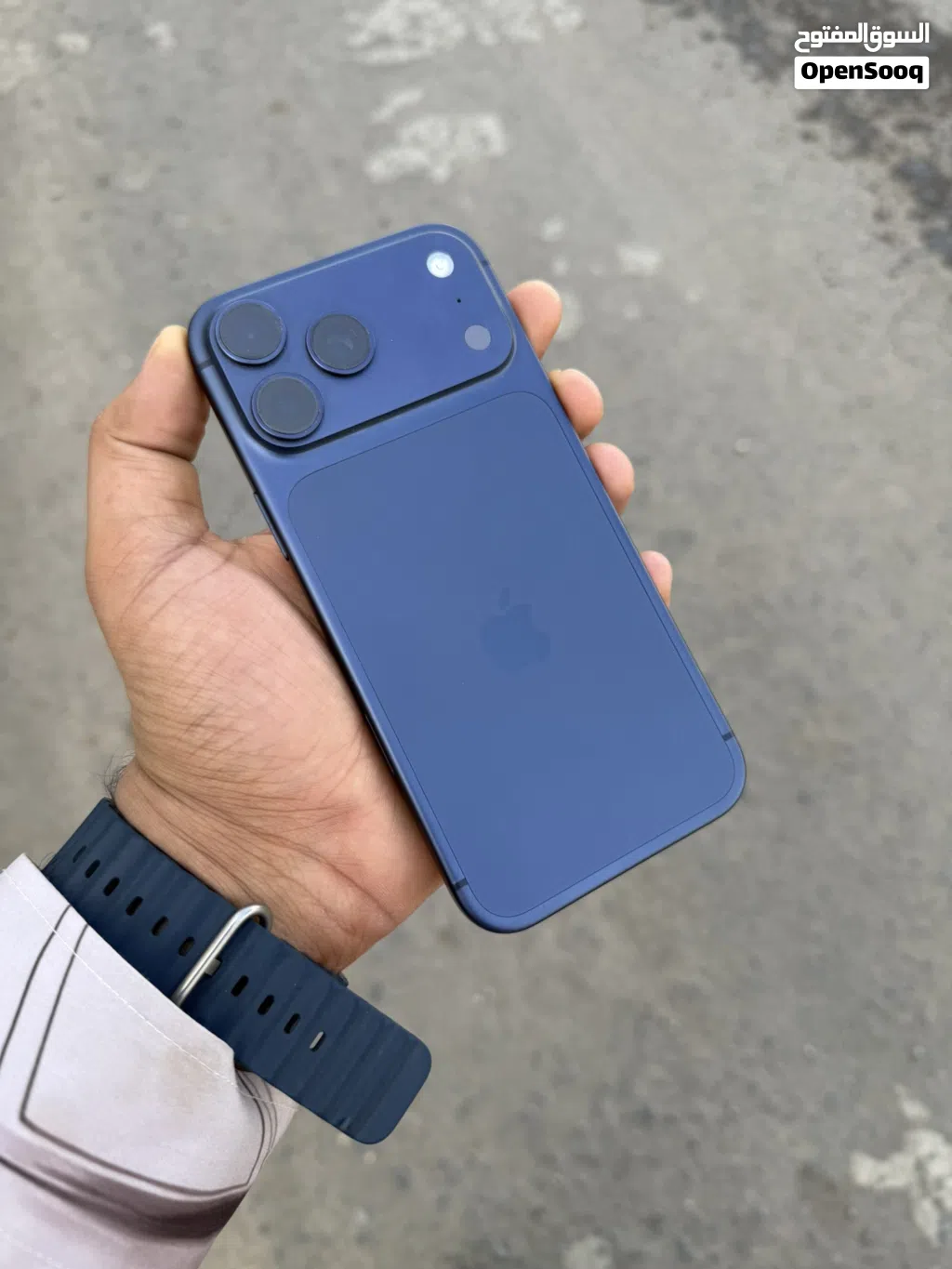 ايفون 17 بروماكس ذاكره 512 جيجا نظام eSIM رسمي بدون منفذ شريحه بطارية 100%