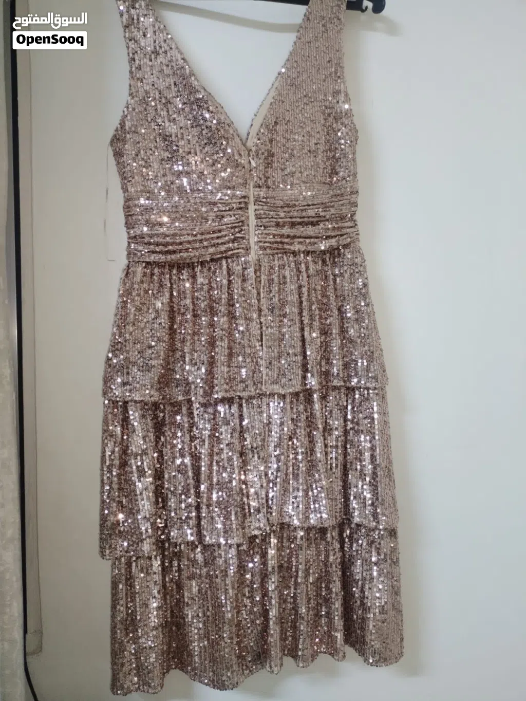 فستان سهره جميل ب الون الذهبي ب سعر مميز