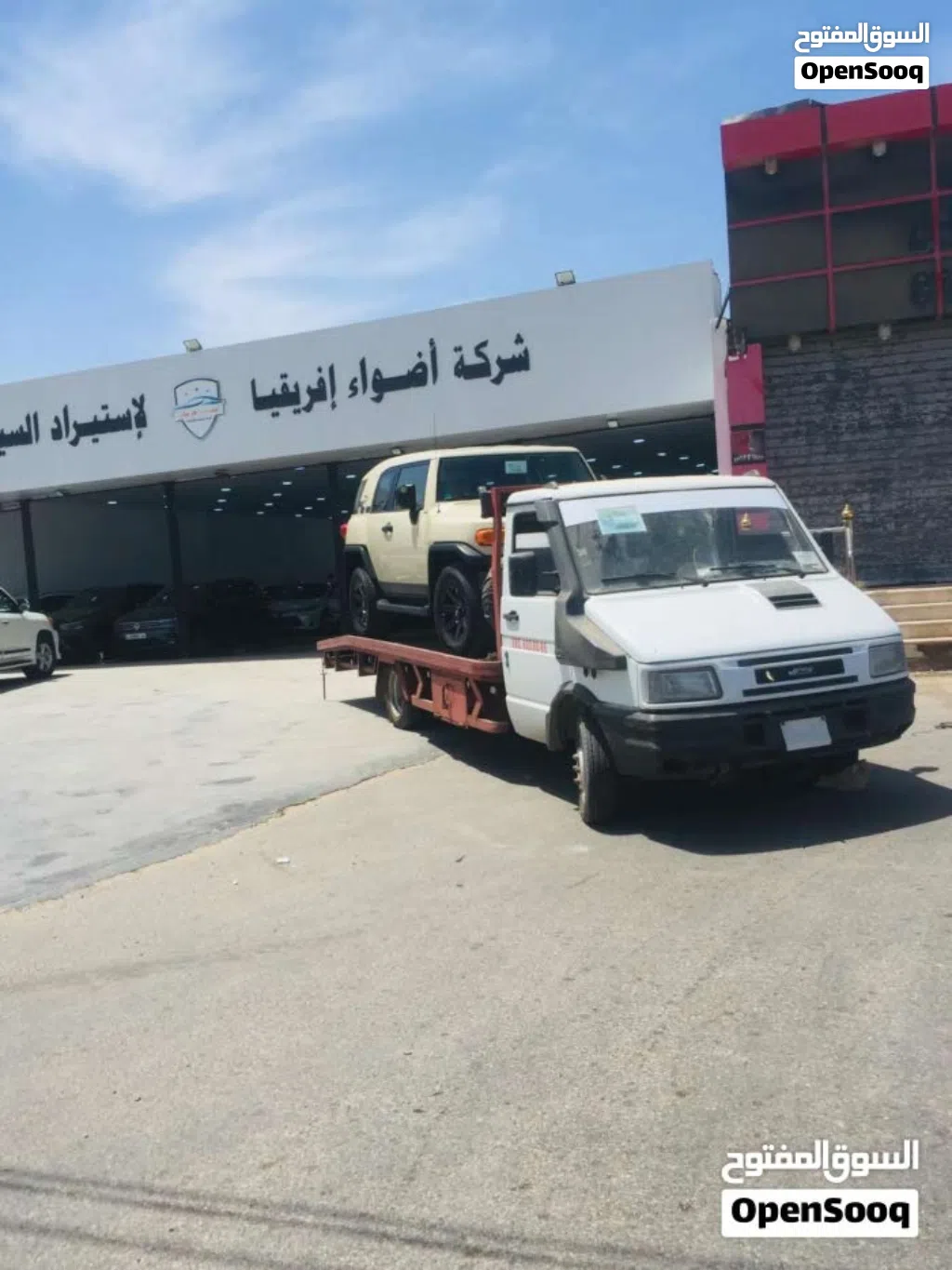 ساحبه لنقل السيارات داخل طرابلس وخارجها