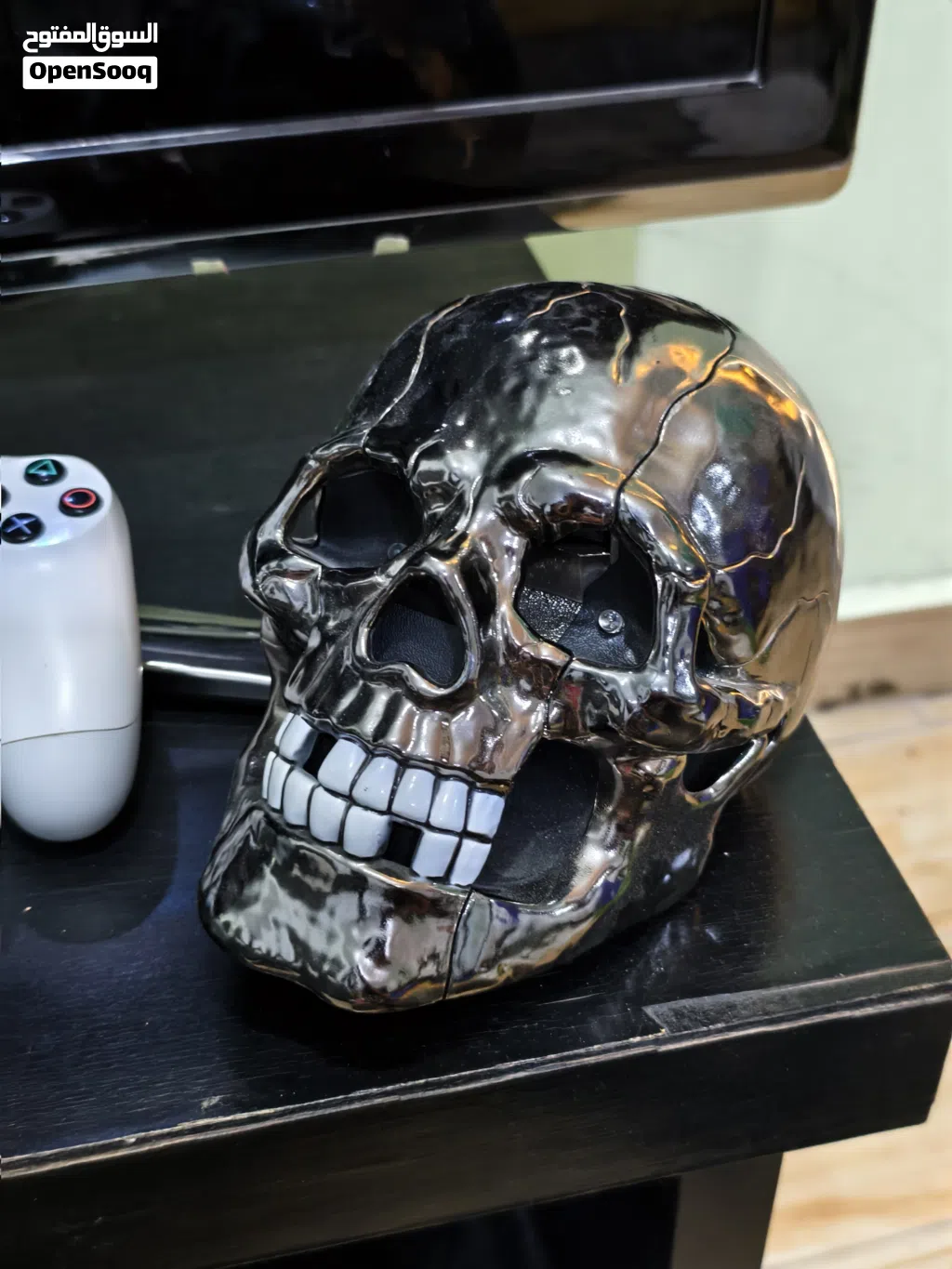 Skull shape telephone جمجمه و تلفون