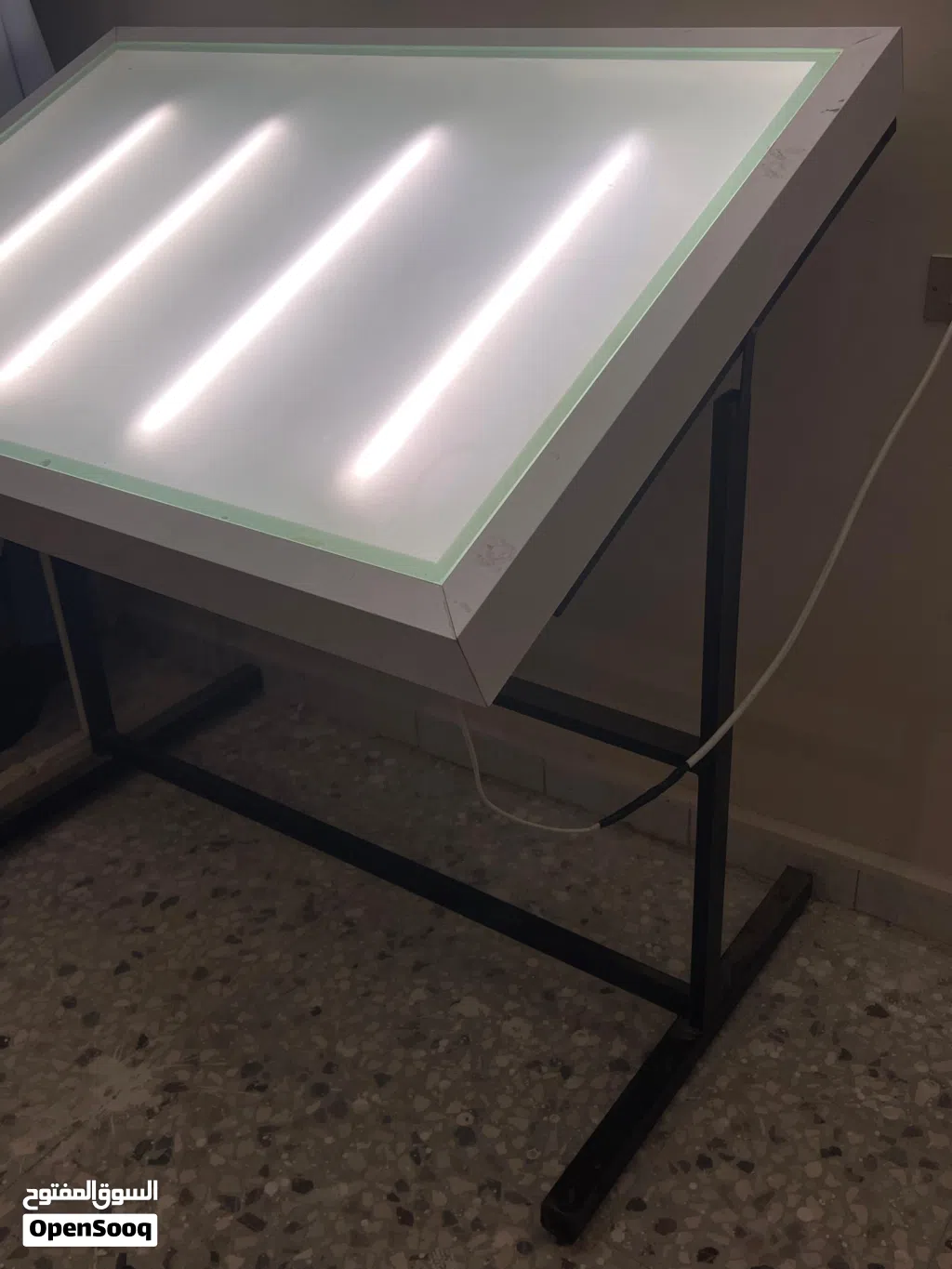 مرسم وطاولة شف للاغراض الهندسية