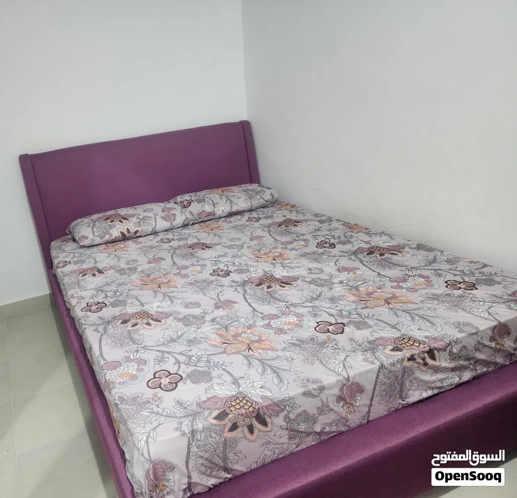 سرير. كبير