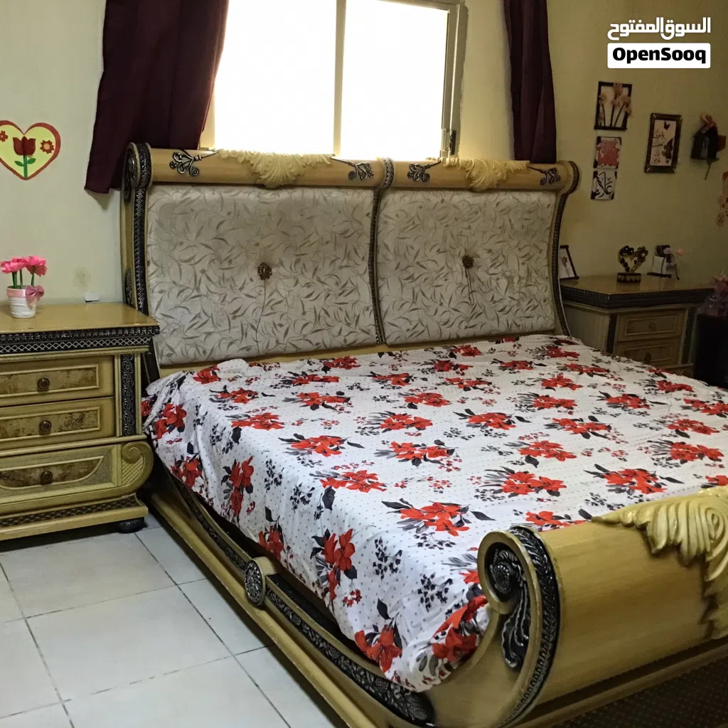 غرفة نوم كلاسيك كاملة بحالة ممتازة ونظيفة جداً للبيع