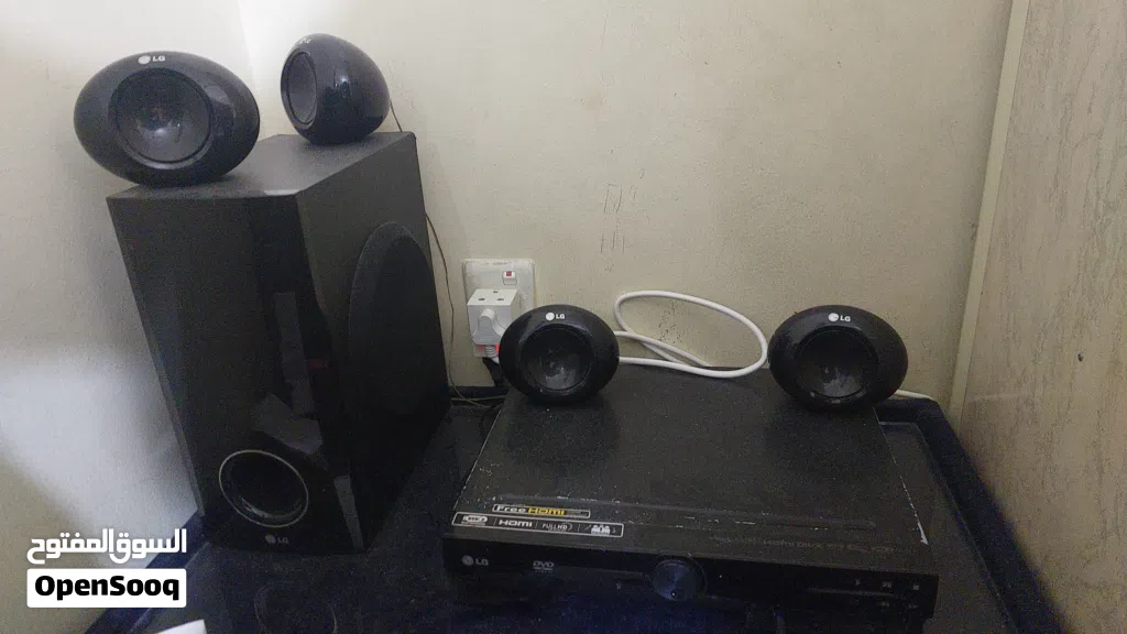 LG sound System 4 speakers and Basser