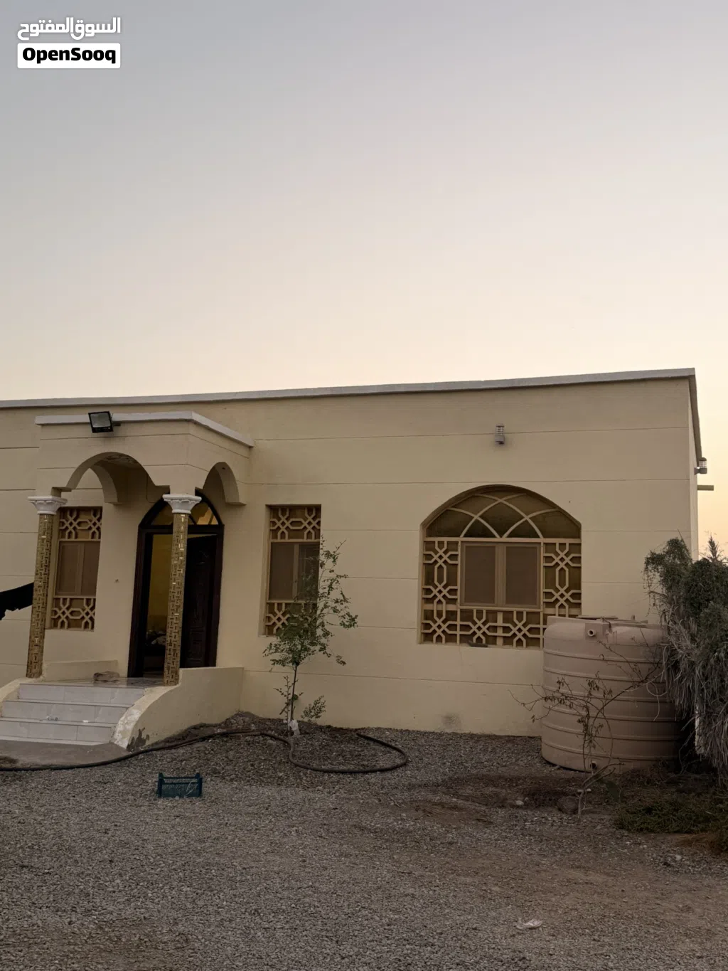 مزرعه للبيع مع منازل