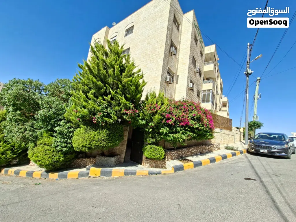 شقة تسوية فاخرة للبيع مع ترس خارجي واسع جداً
