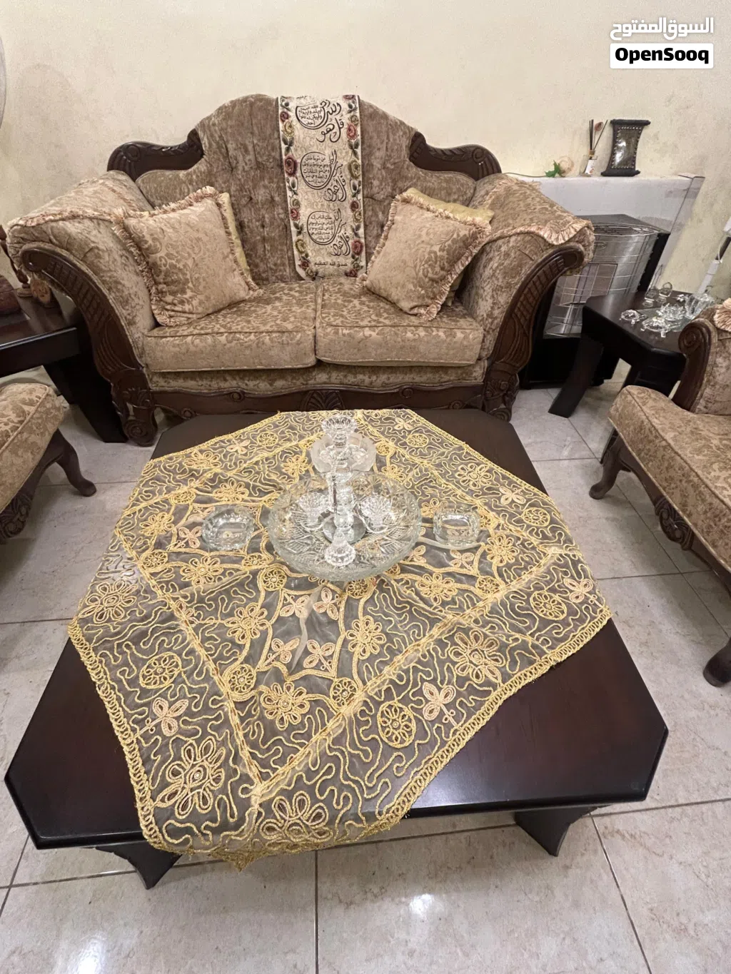 طقم كنب ضيوف بحاله ممتازه