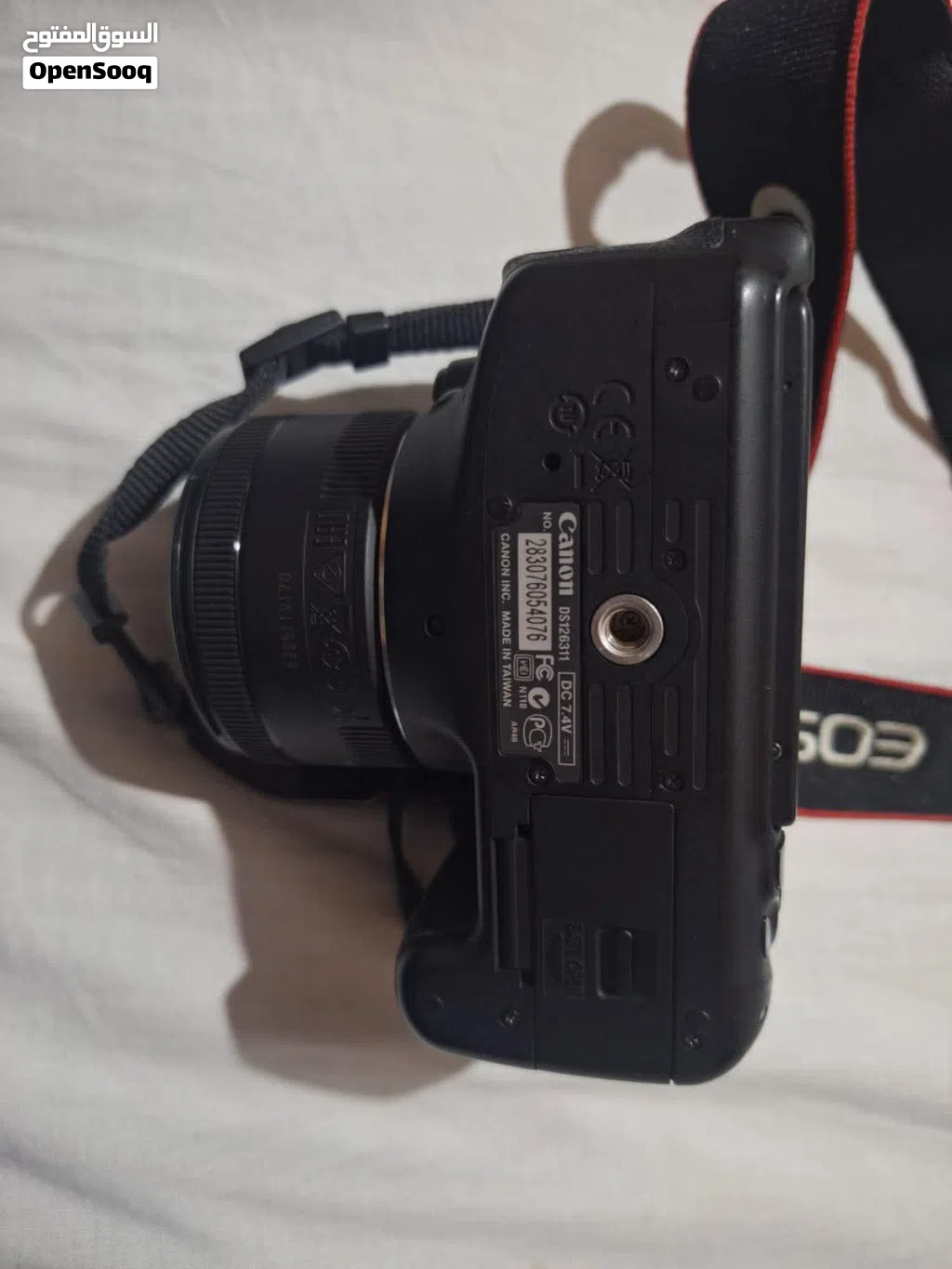 كاميرا Canon EOS 1300D مع عدسة العزل الشهيرة (50mm)**