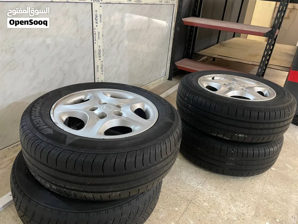 جنوط أصلية Renault مع 4 عجلات Hankook Kinergy Eco مقاس 195/65R15، حالة جيدة، رقم الهاتف