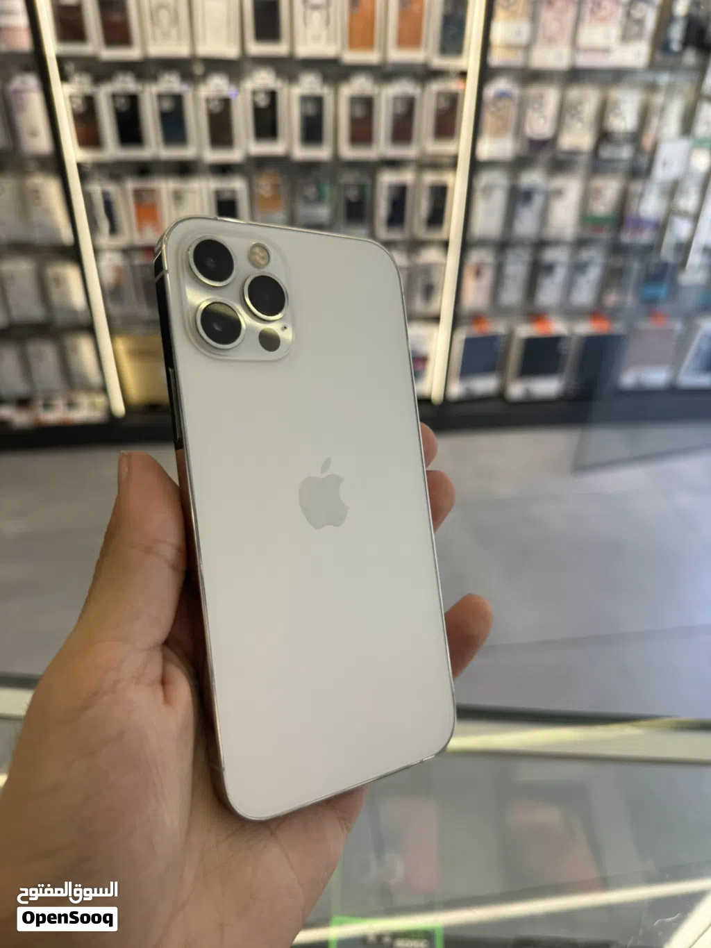 IPhone 12 Pro 256gb //// مستخدم مش مفتوح ولا مغير اي قطعه مساحة 256جيجا