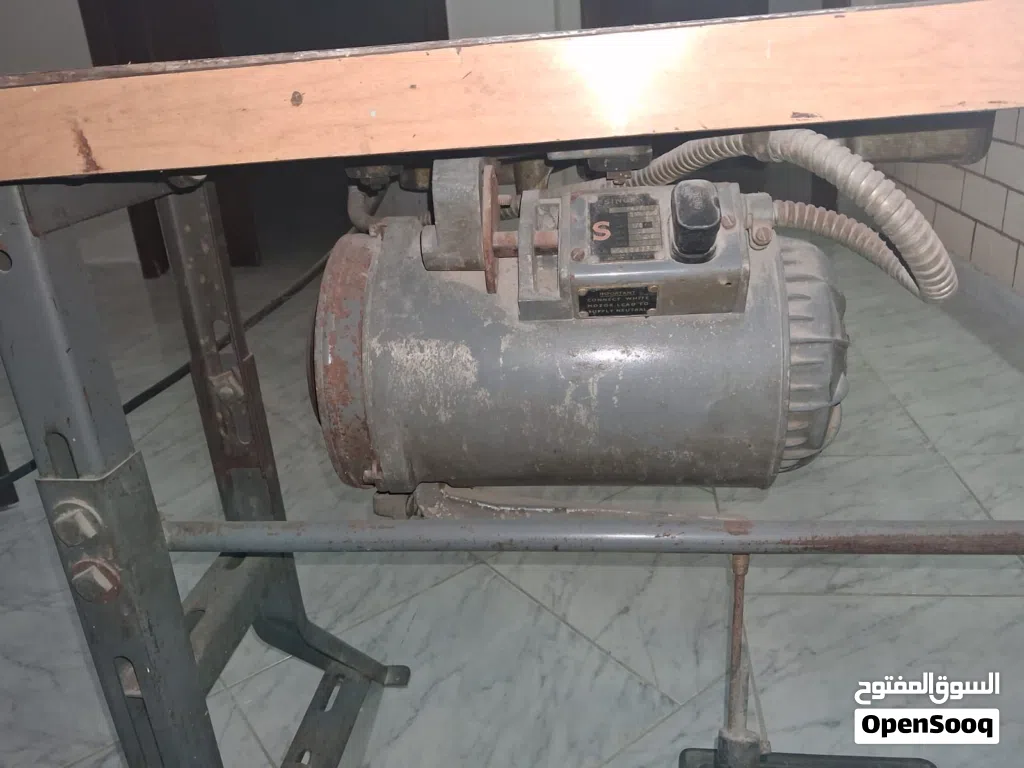طاولة خياطه سنجر مع ماتور شغال