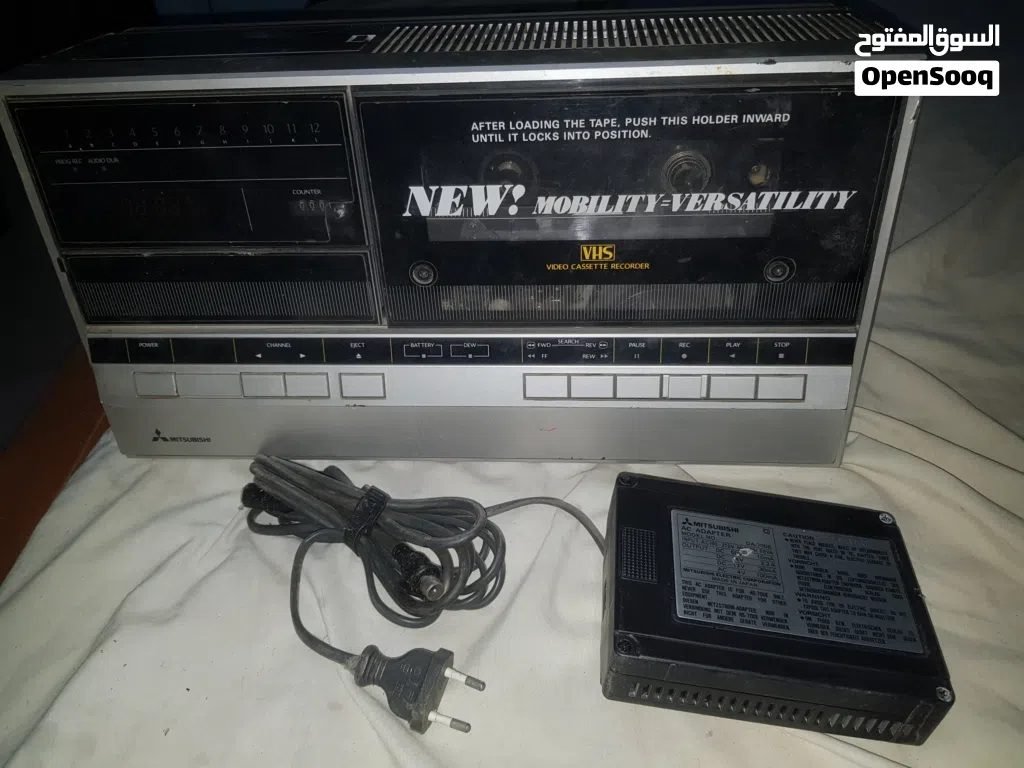 Mitsubishi video cassette recorder mode HS-700E Made in Japan الباب معلق مش بيفتح لكن شغال