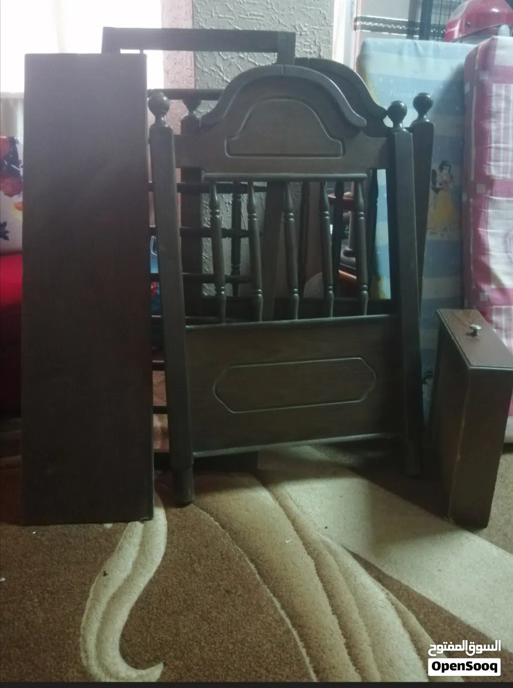 سرير اطفال. بحاله جيده.