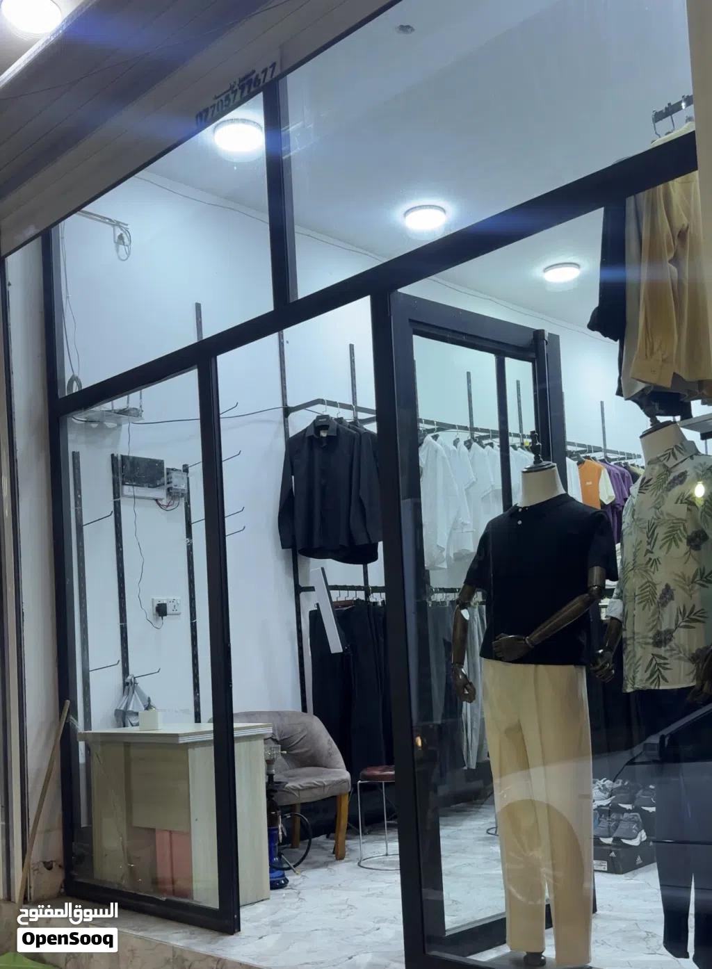 محل ملابس للبيع سعر جدا مناسب