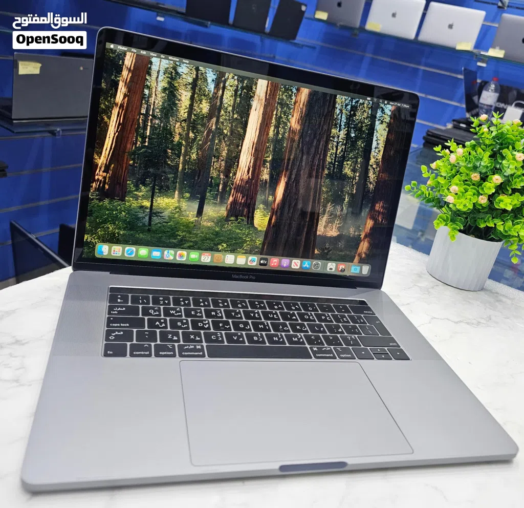 MacBook Pro A1990 2018 Touch Bar Core i7 Processor 16gb Ram 256gb ssd 4gb Graphics Card