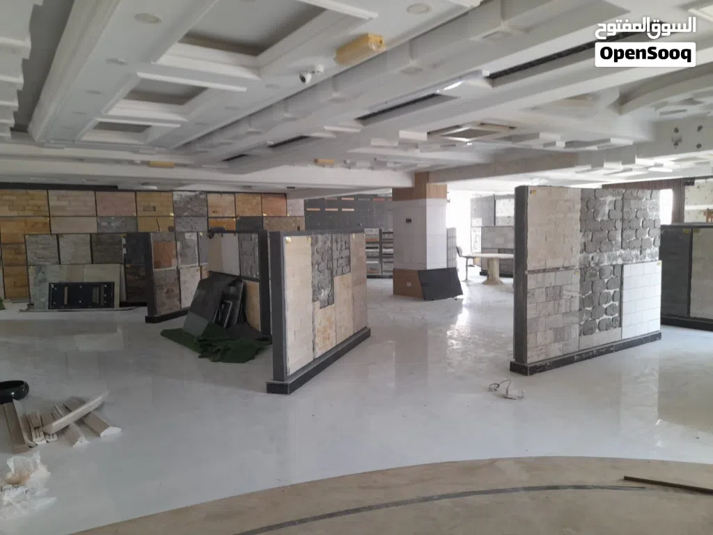 فرصة للشركات والمعاهد والمؤسسات في موقع ممتاز معرض للايجار 600متر مربع مجهز بدورات مياه ومطبخ تحضيري
