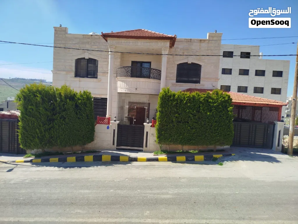 الجبيهه شارع الأردن حي المنصور فيلا مستقله مميزه فخمه جدا بسعر مغري