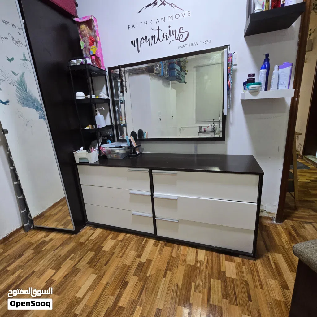 dressing table with mirror