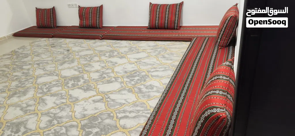 MAJLIS - FLOOR
