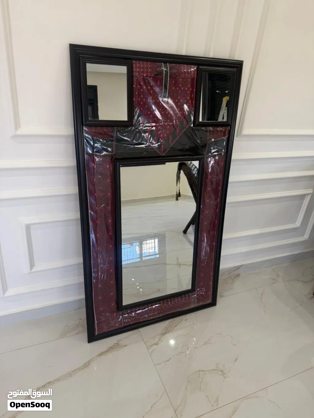 مرآة مطرزة