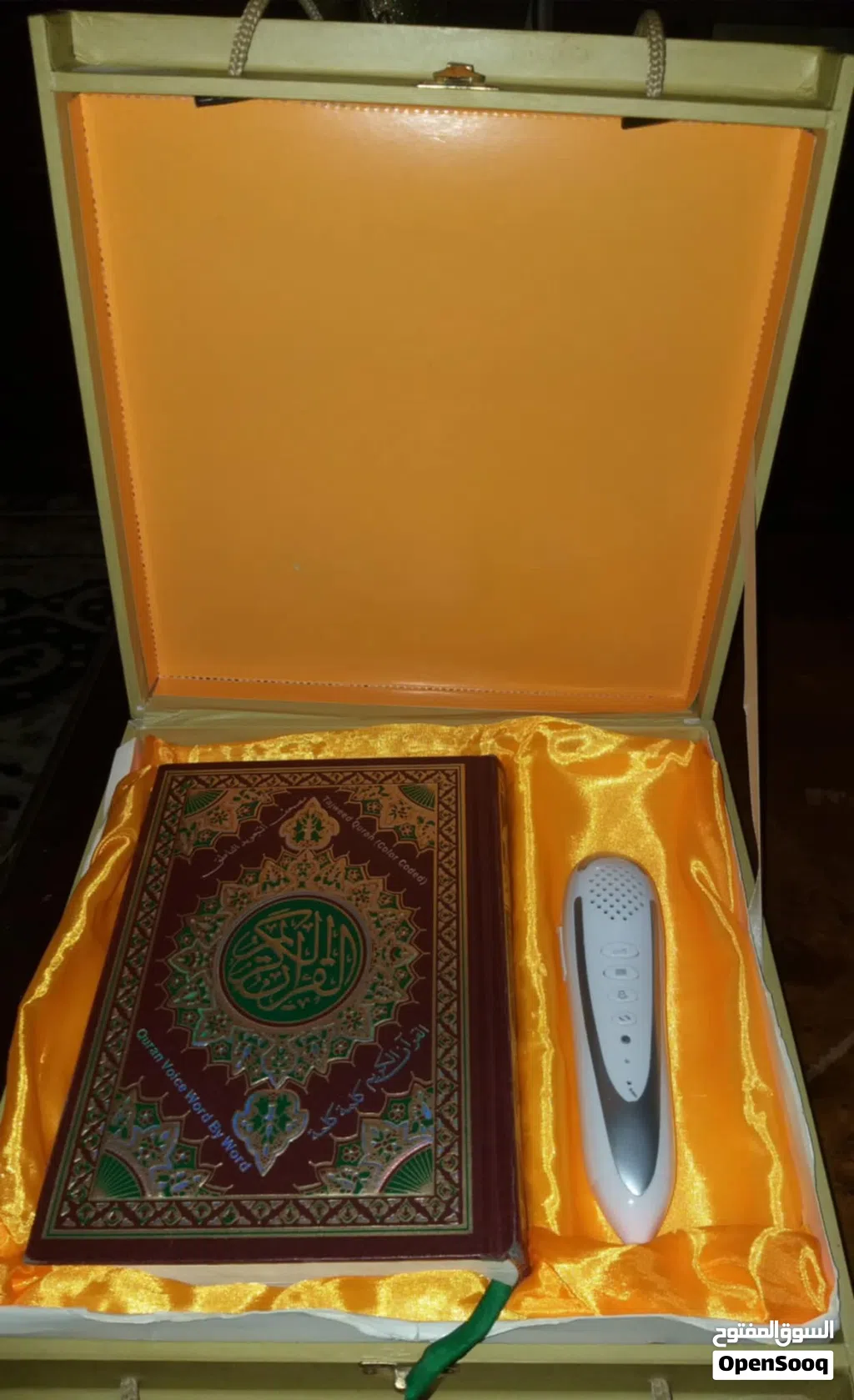 قلم قراءة القرآن الكريم الناطق مع مجموعة كتب تعليمية - بحالة ممتازة