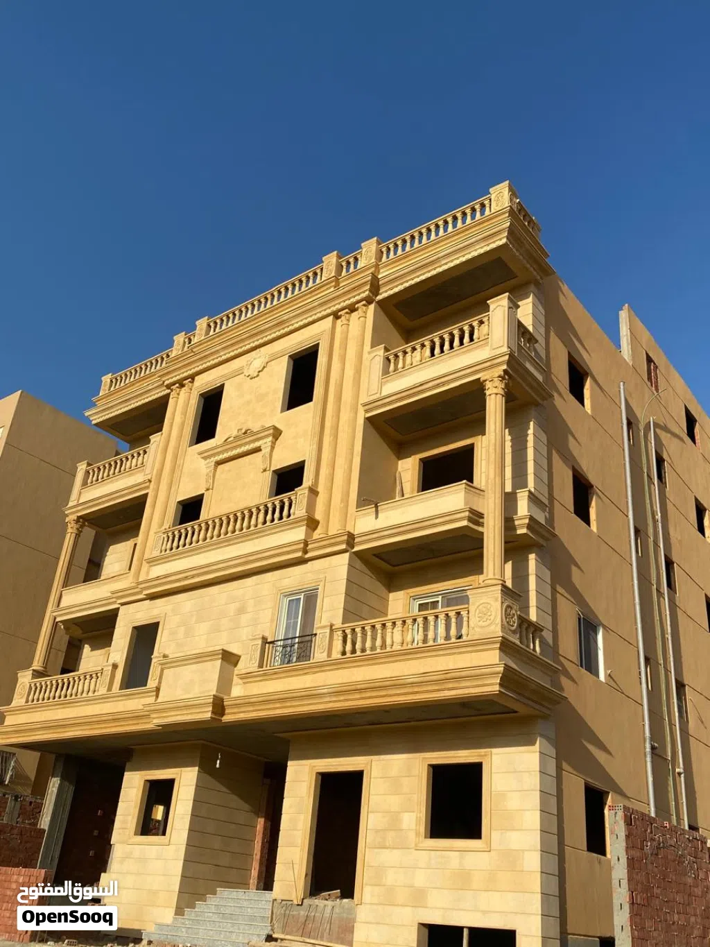 شقة جميلة وجاهزة للتسليم الفوري بفيو رائع مفتوح شارع رئيسي وحديقة ودبل فيس بالحي الترفيهى بالعبور