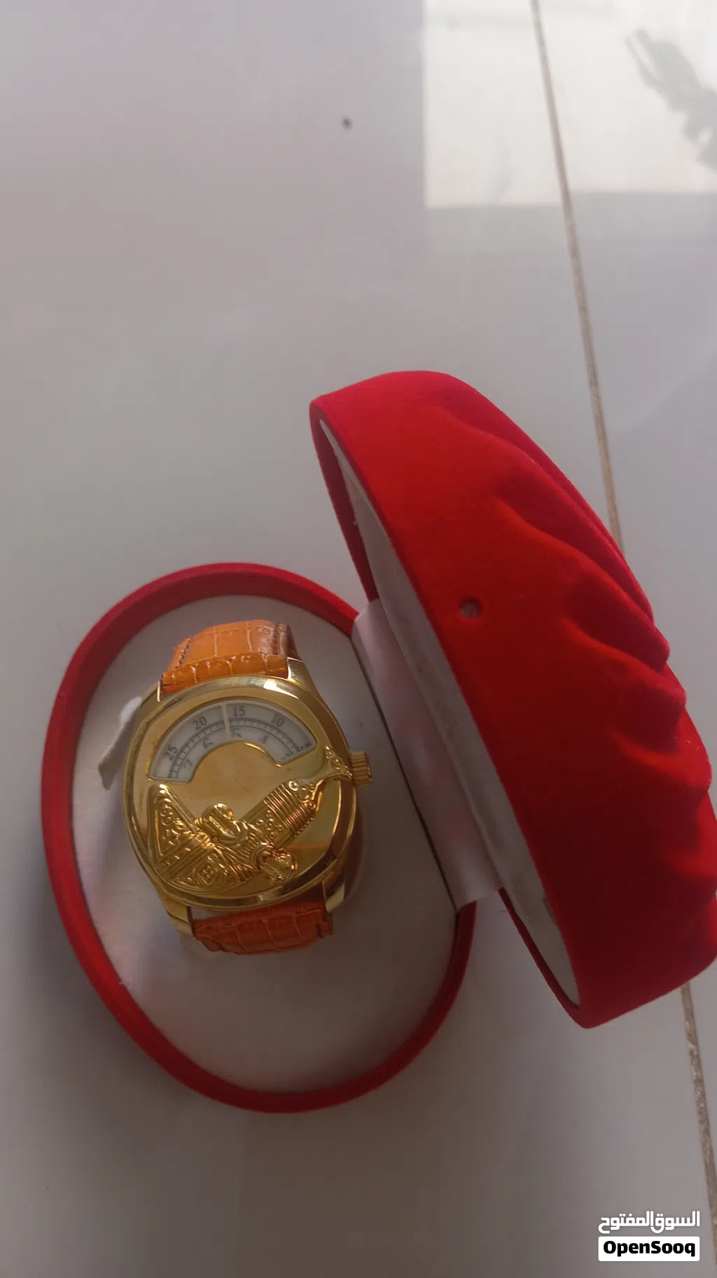 ساعه للبيع