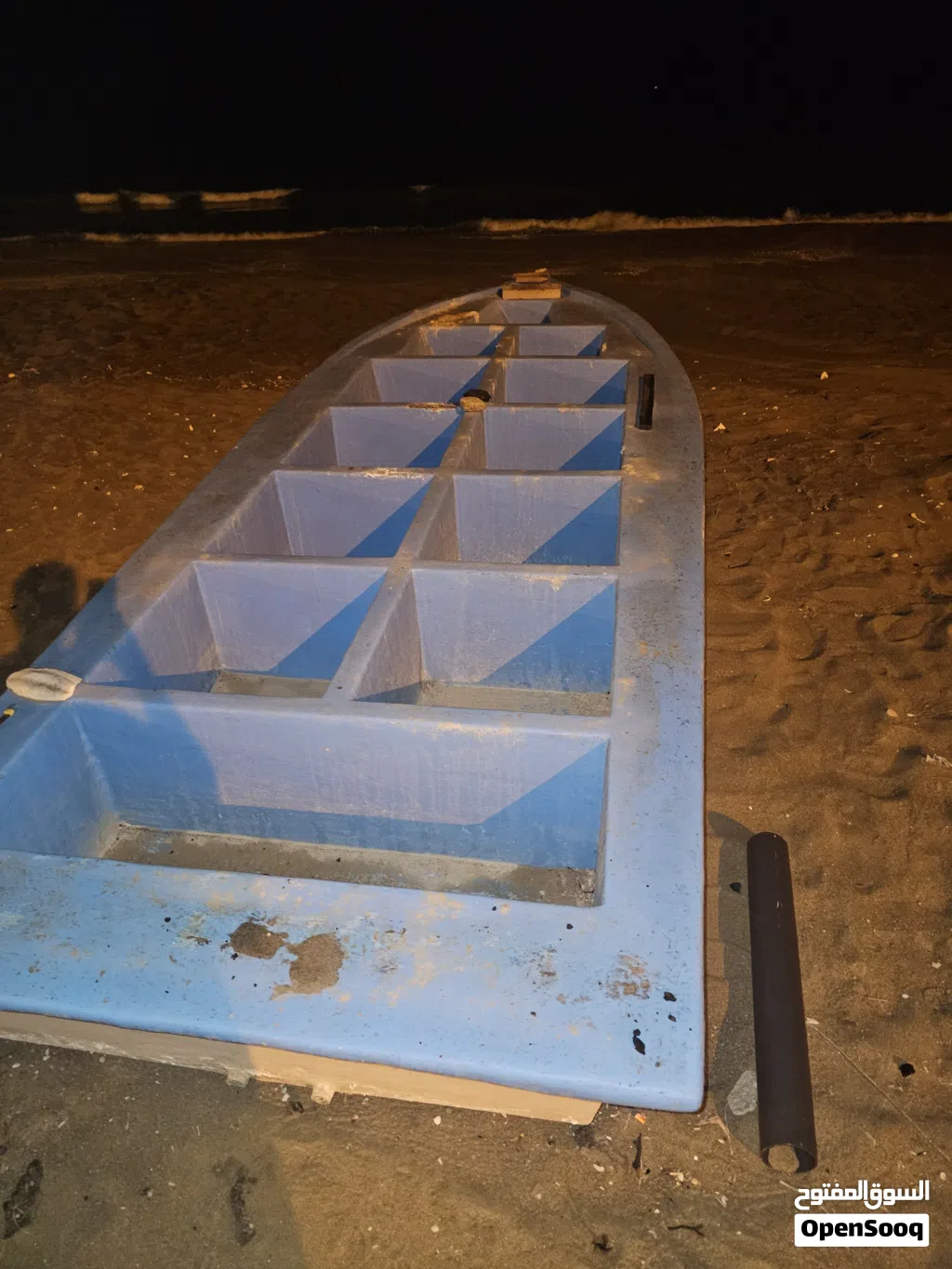 للبيع قارب صغير