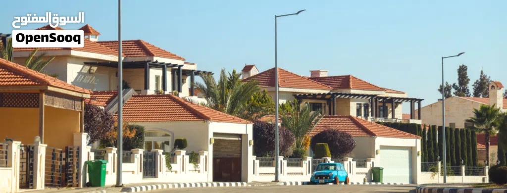 تملك فيلا العمر في ضاحية الأندلسية