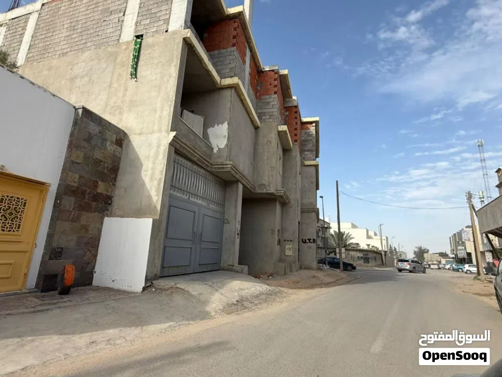 مبني إداري واجهتين مساحة الأرض 650متر ارضي وطابقين وبردرون بركيدجو مكان لمصعد من المالك عين زارة