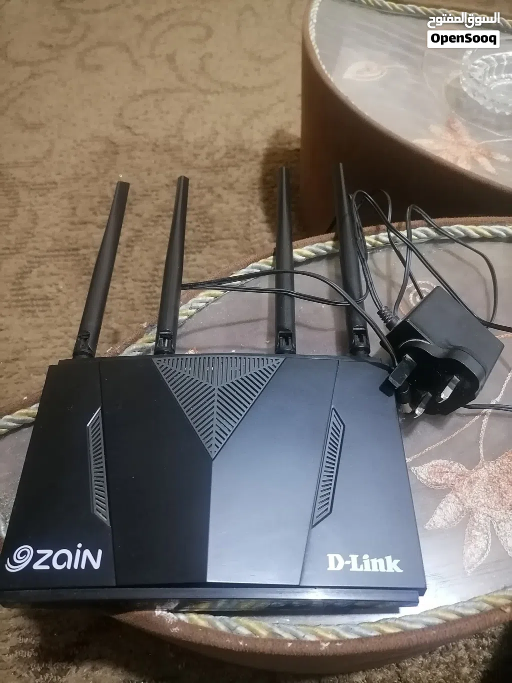 راوتر D-Link DWR-M960، وهو جهاز توجيه يدعم شبكات 4G LTE بسرعة AC1200. مفتوح عجميع الشبكات
