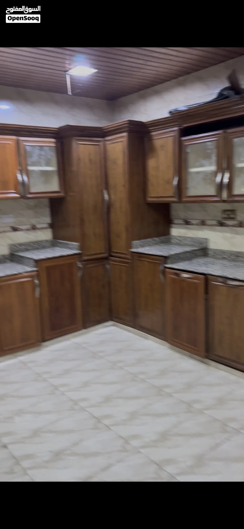 للايجار دور ارضي جنوب الجليب ق4 بيوت الحكومه شارع 307 منزل 10 كما يوجد استيديو آخر للايجار بيت