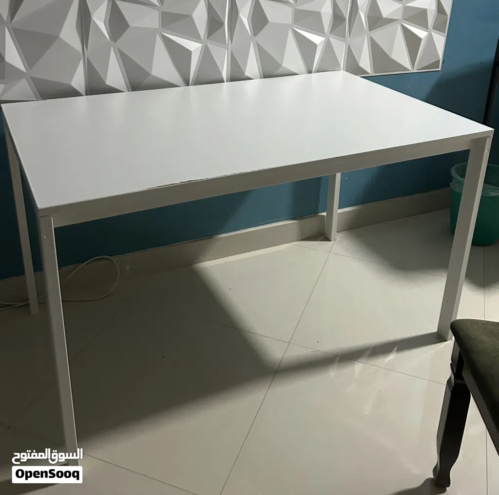 طاولة للبيع بحالة ممتازة