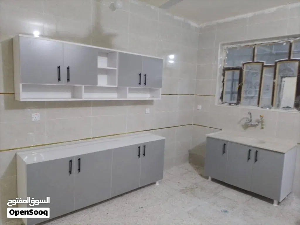 كاونتر خشب تركي mdf متكون من 3 قطع ارضي وملحق مع سنك مرمر تفصال حسب طلبكم للون و الفصال