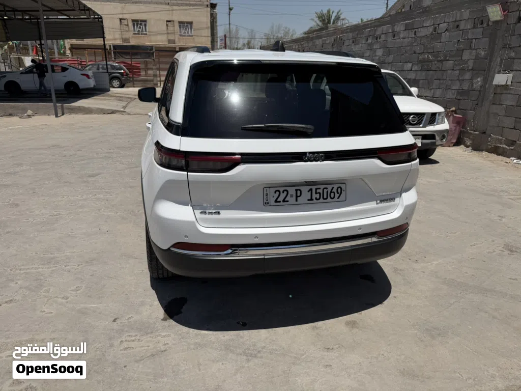 جیپ گراند چێرۆکی Laredo
