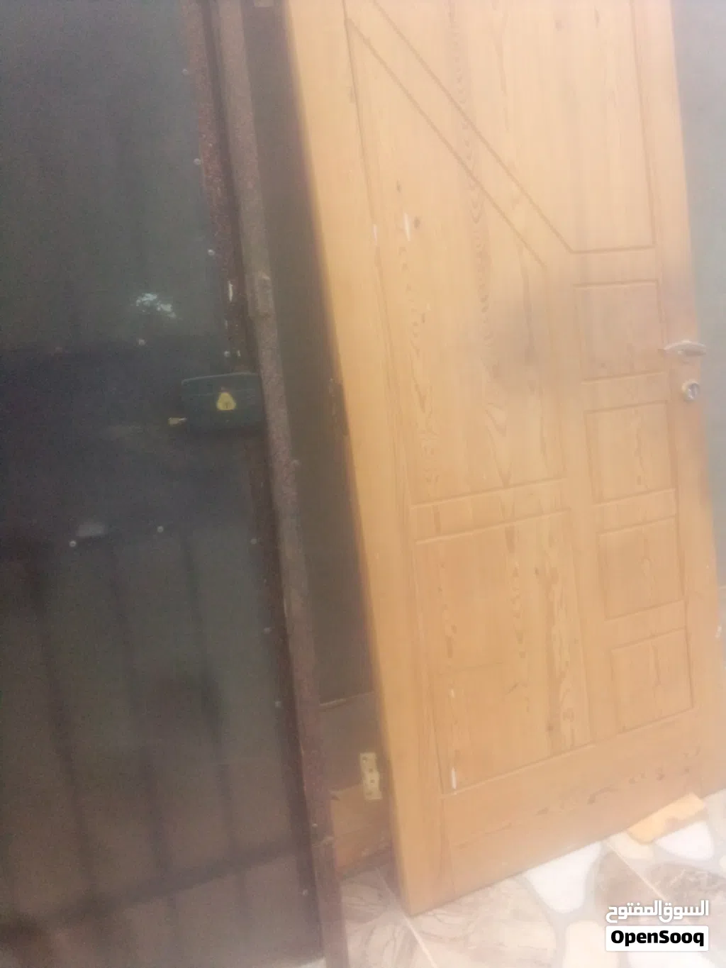 باب لوح خارجي وبابين داخليات
