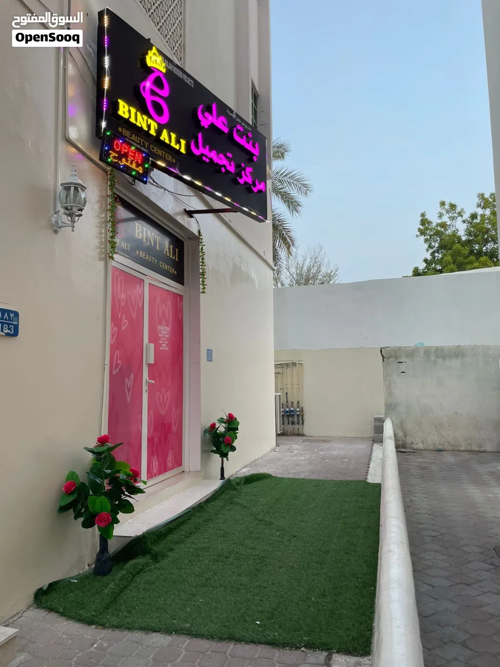 Ladies Beauty Salon located in Al khuwair 33 only 6 month use beauty salon with new machines