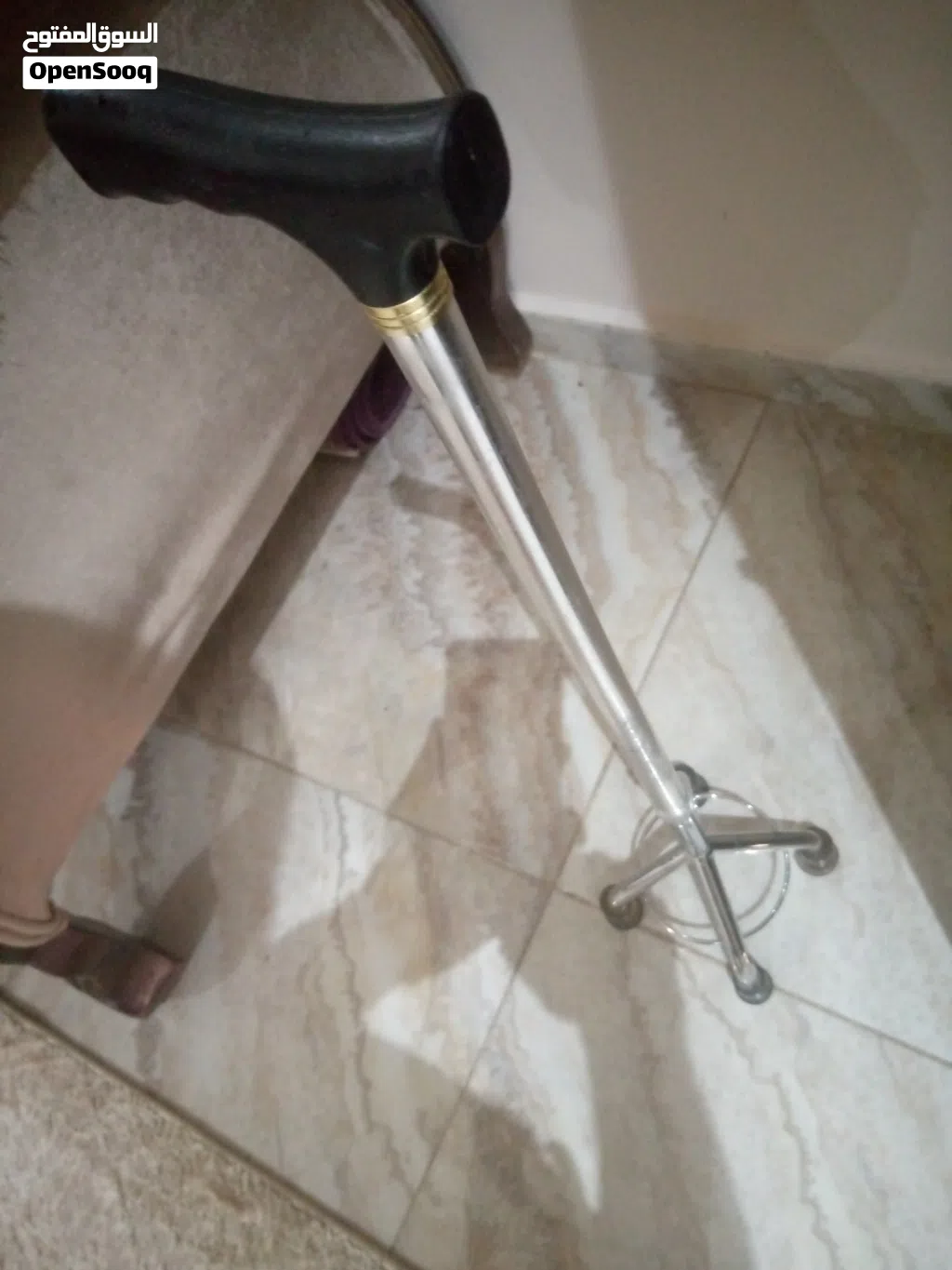 عكاز استعمال طبي للمسنين والمرضى+تجبيره رقبه