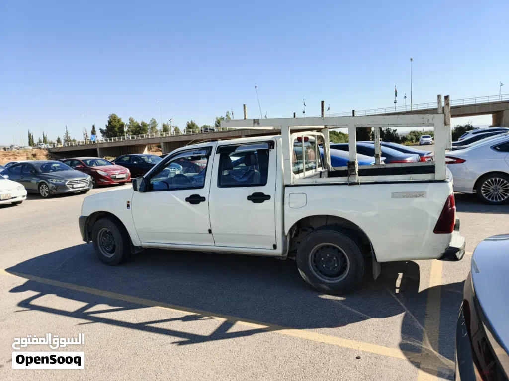 ايسوزو D-ماكس Standard