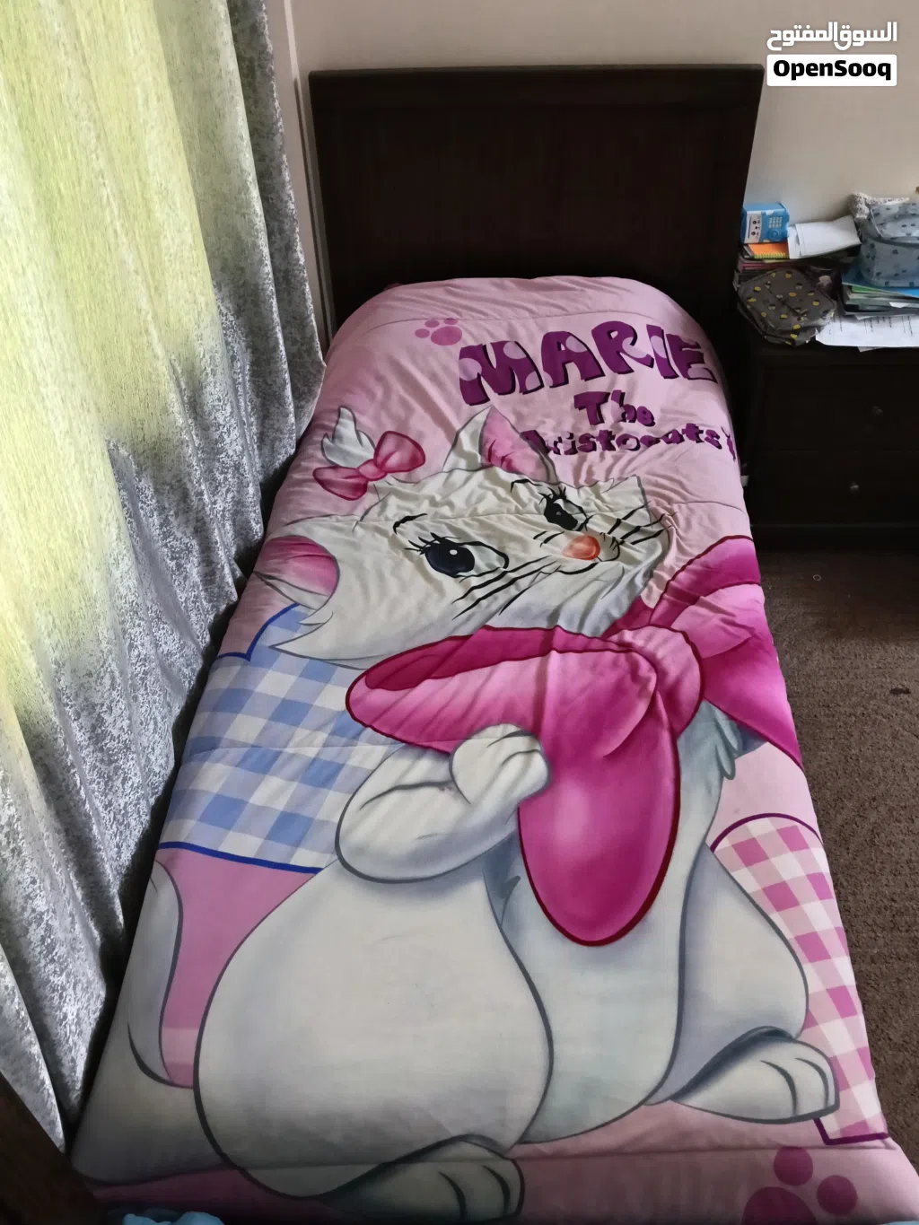 غرفة نوم شبابية للبيع