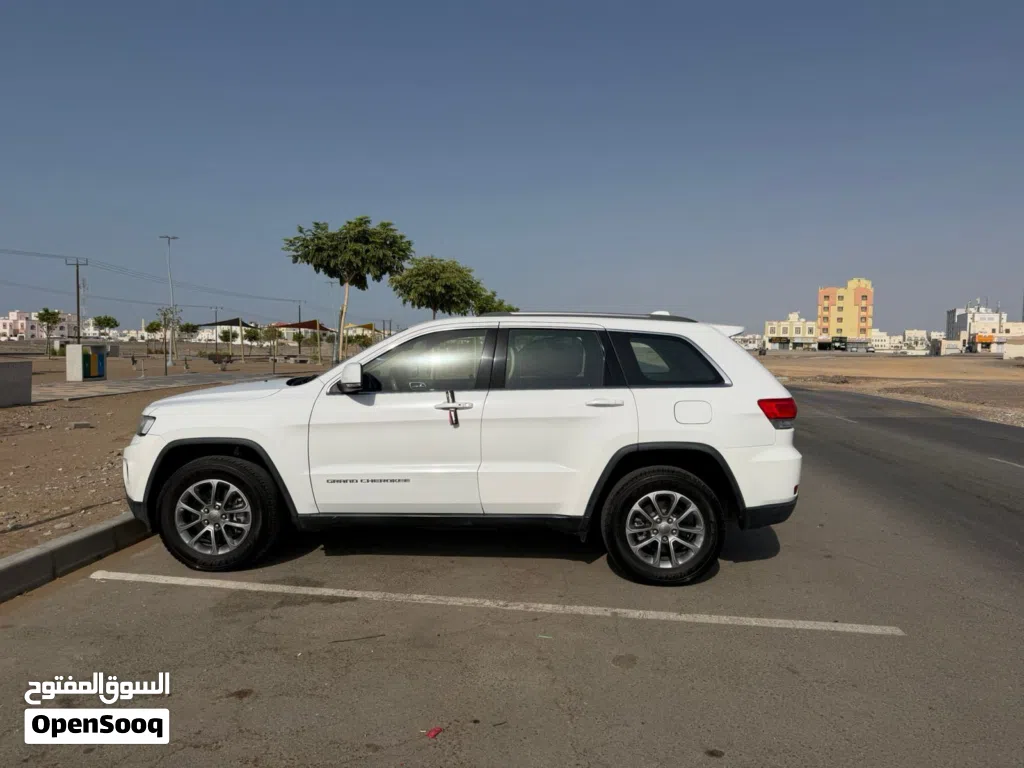 جيب جراند شيروكى Laredo