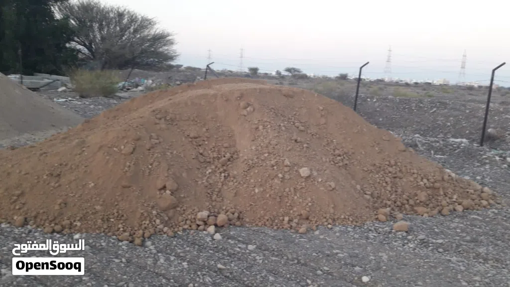 نوفر لكم تربة زراعية مناسبة للبيوت والحدائق