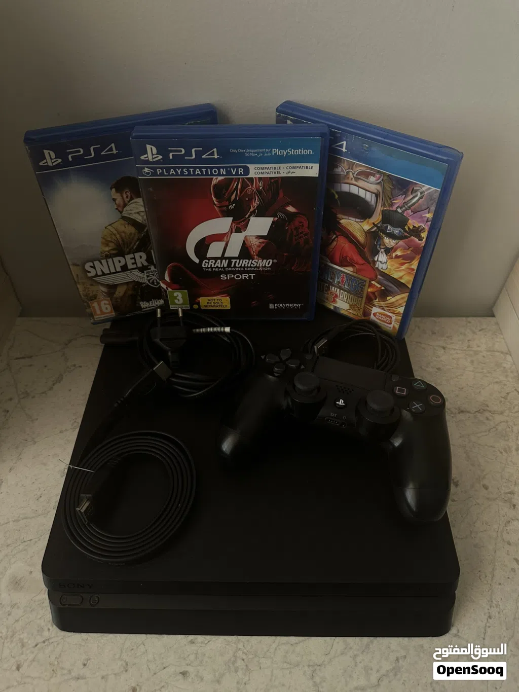 PS4 Slim 1TB مع جميع الملحقات