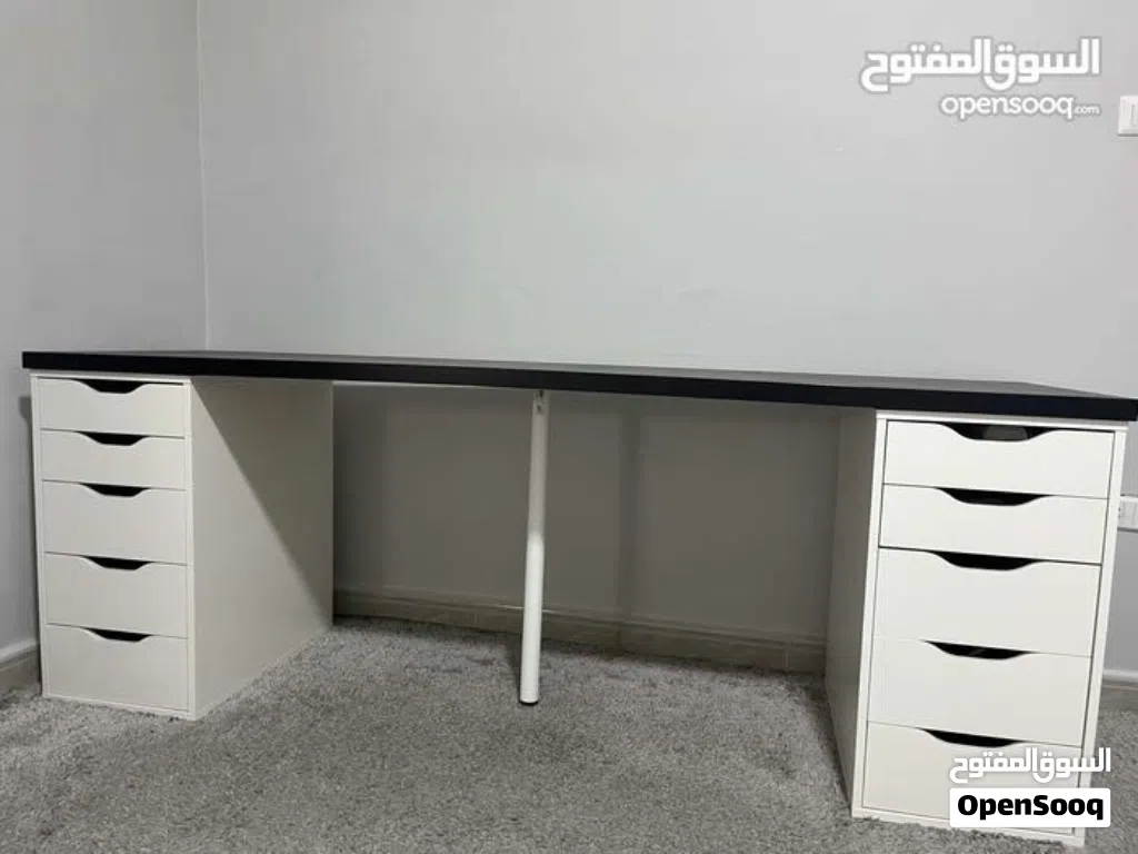 مكتب ايكيا ikea بحالة الجديد تماما للبيع