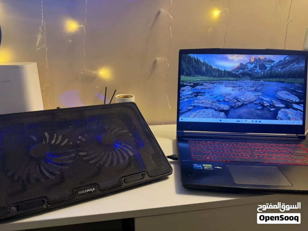 لابتوب ألعاب MSI مع كيبورد وماوس وقاعدة تبريد
