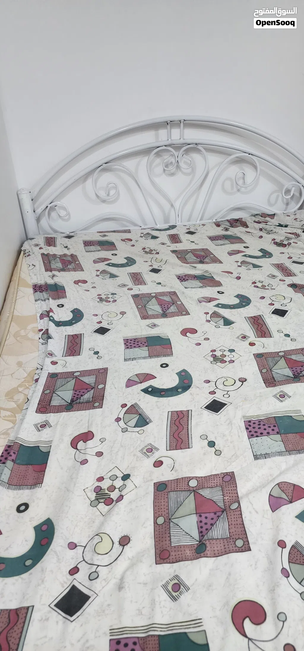 سرير وي مرتبه بحاله جيده 15دينار