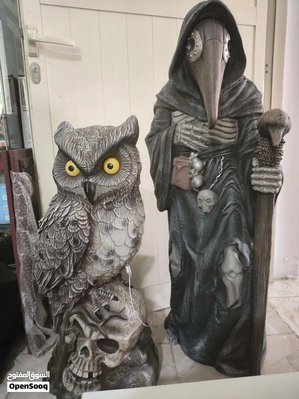مجسم دكتور الطاعون / Doctor Plague doll figure مجسم البومه / The owl emits light from its eye