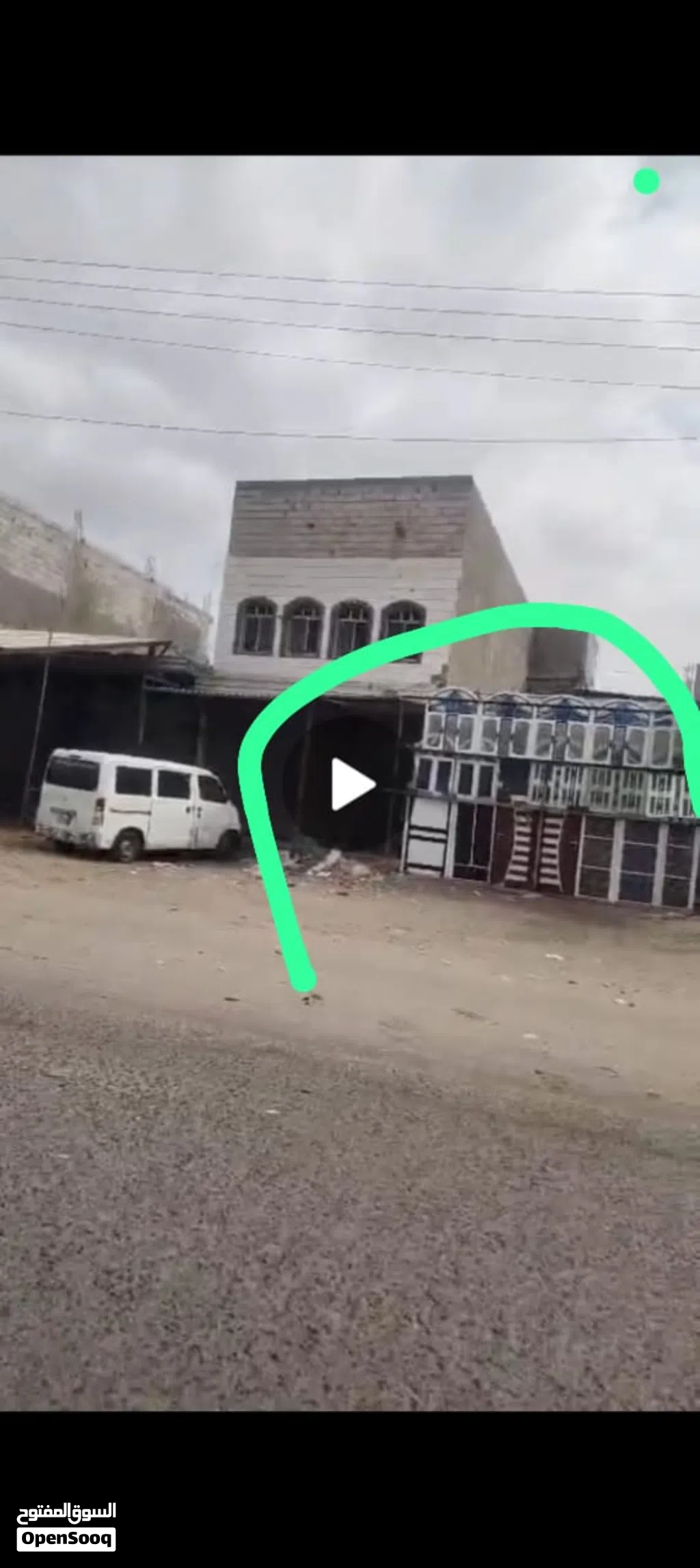 المحل عرض 6.5M الطول 16.5M مع المخزن مع الابواب مبلط