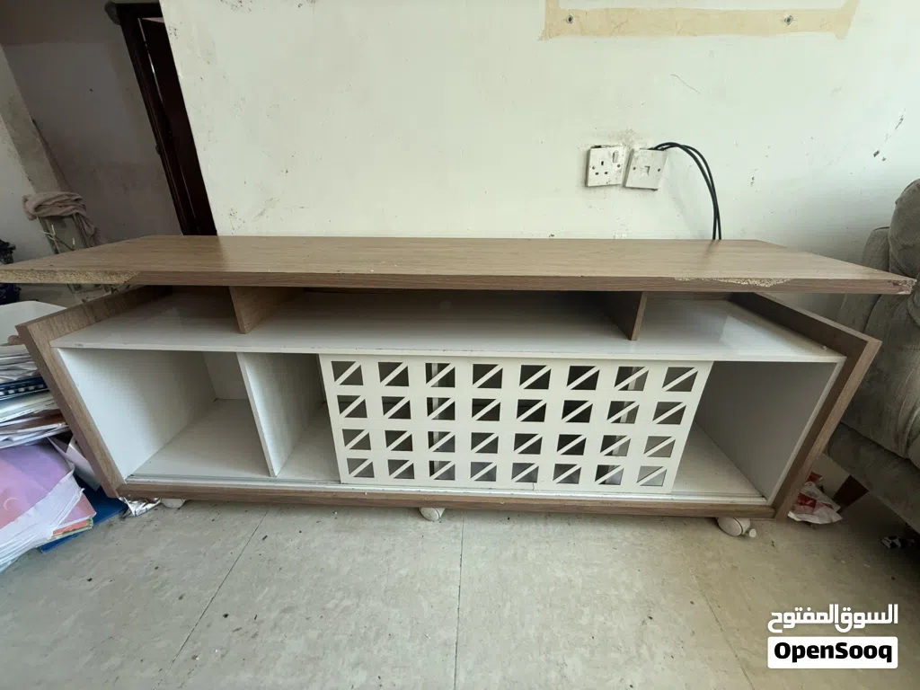 Tv under table