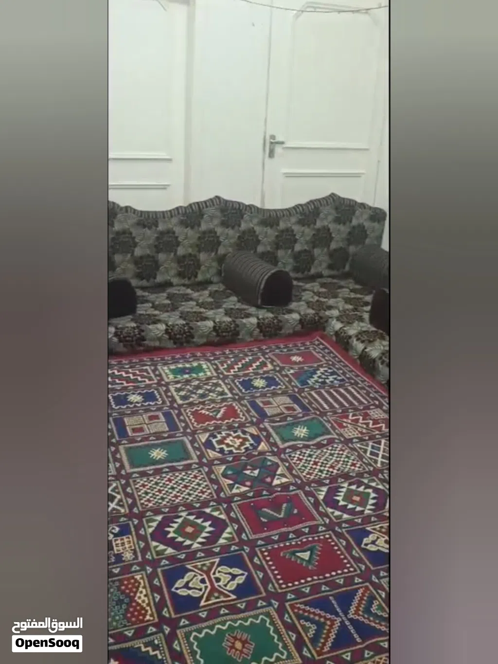جلسة أرضیة